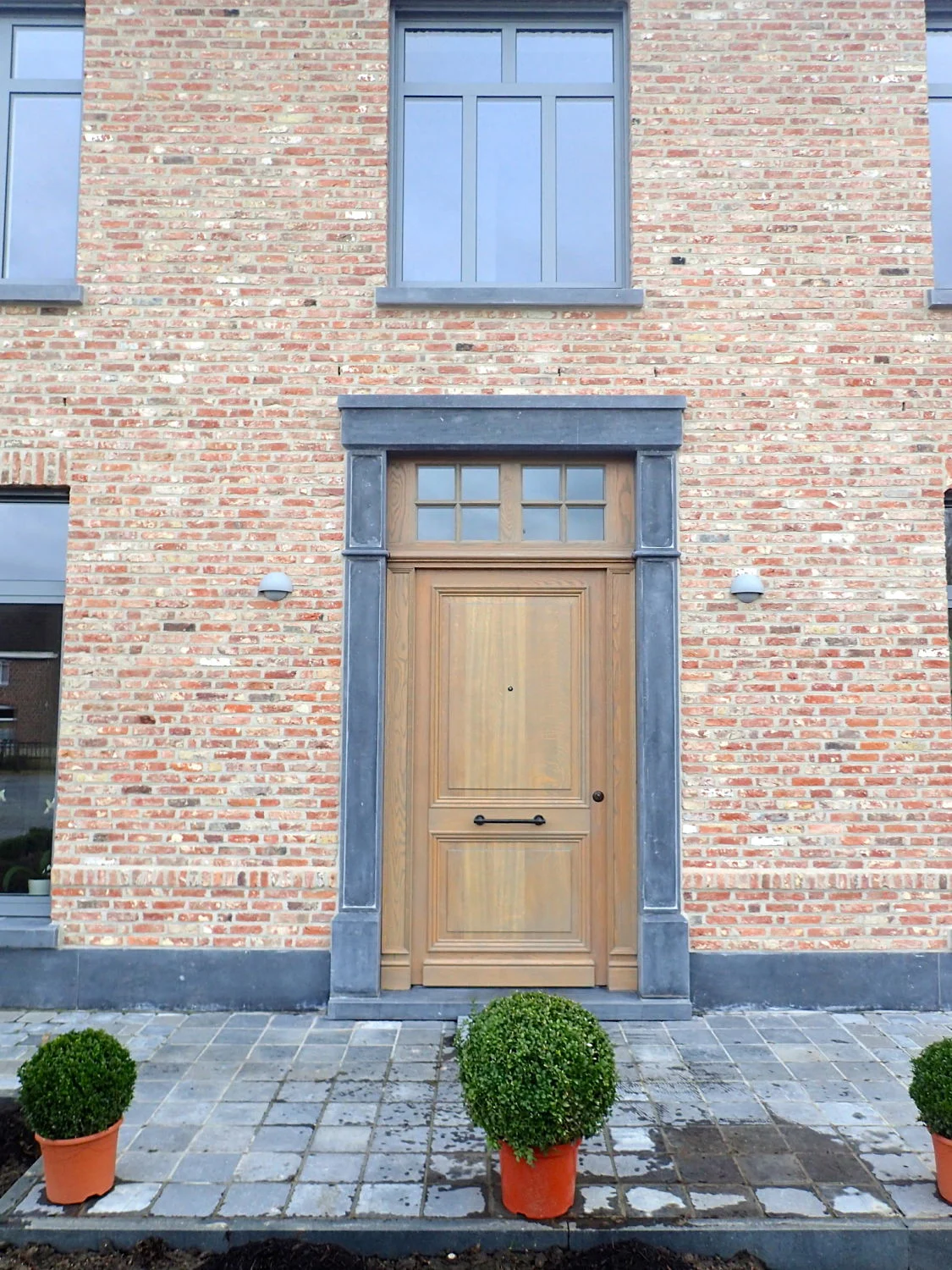 blauwe hardsteek portiek